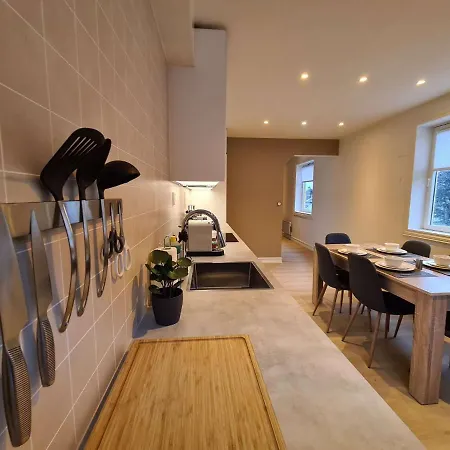 Beautiful 3-bedroom Near Center, 110m2, Great Location Lejlighed