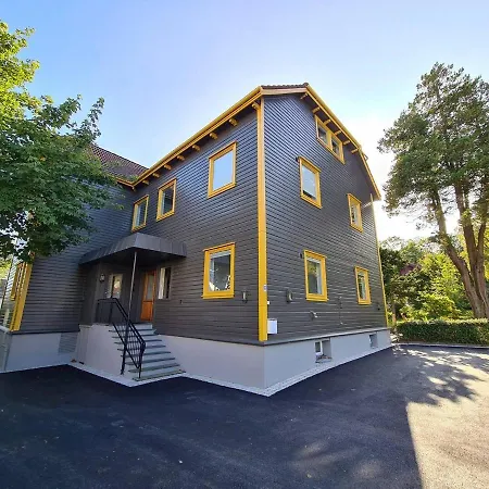 Lejlighed Beautiful 3-bedroom Near Center, 110m2, Great Location