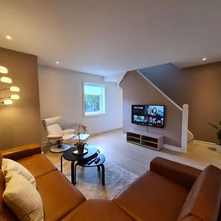 Lejlighed Beautiful 3-bedroom Near Center, 110m2, Great Location *